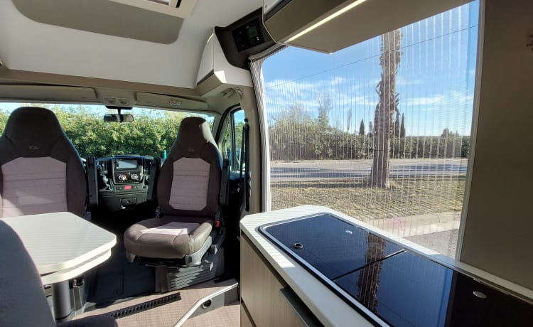 Bus Adria Twin 2p à partir de 2023 - Transfert gratuit depuis/vers l'aéroport