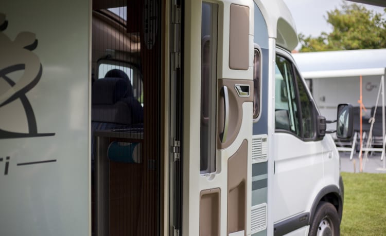 Sunny Boy – Camper 4 P Knaus Sun TI, letto grande, 2 x aria condizionata - regione di Nijmegen