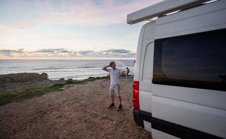 Ocean Spirit – Adventurous Full Off-Grid VW Camperbus, solar power and length bed