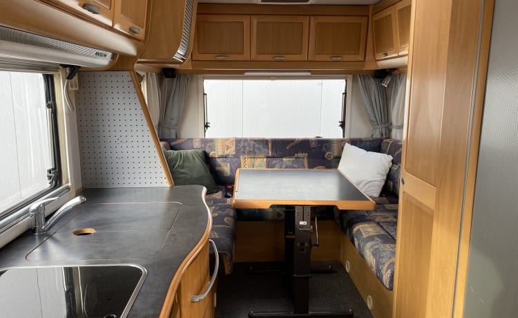 Rondzit – Hymer B534 Integral camper with cozy round seat
