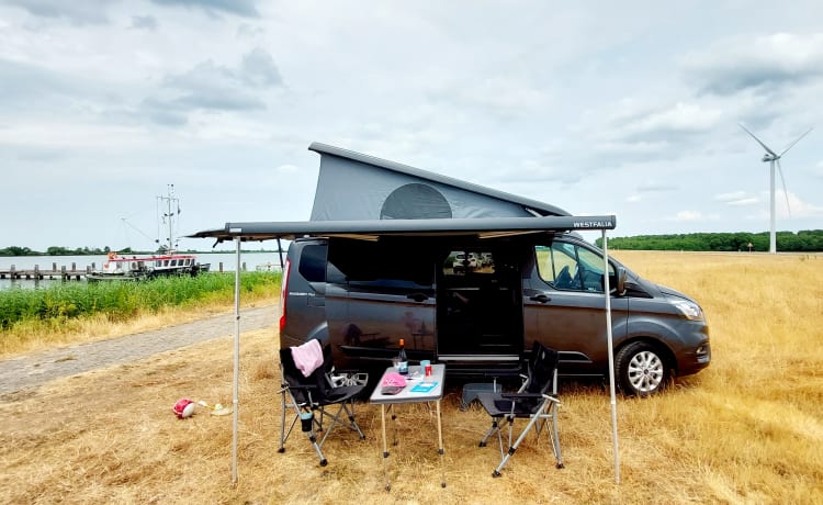 Nugget – Ford Nugget Plus 2023 with pop-up roof