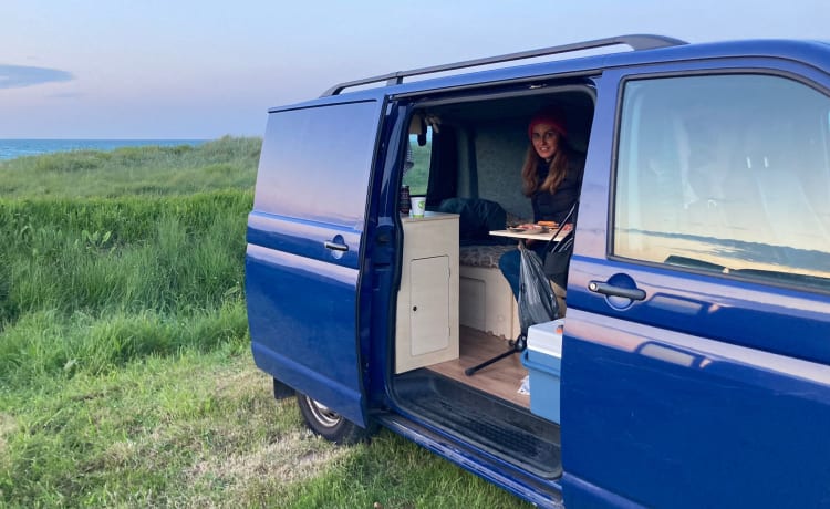 Blue Moon – Très beau VW T5 équipé à louer