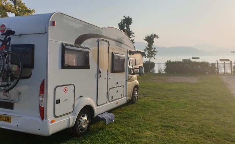 The Tardis – Huge seating and social area, perfect van for couples