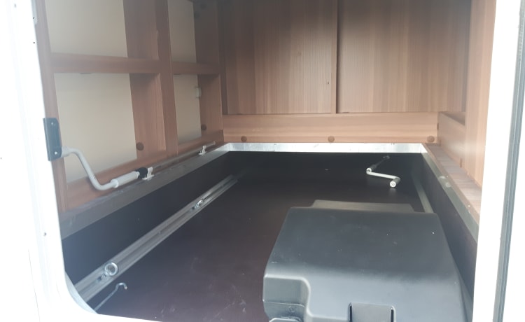 Camper moderno con molti extra