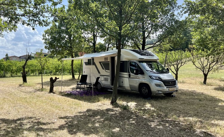 Coral suite on wheels – Lusso 2 persone Adria Coral 650DL semi-integrato automatico dal 2022