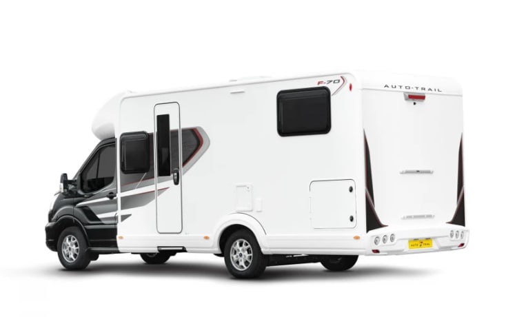 Bruce – Autotrail eerbetoon F70. 2021 luxe camper met 4 slaapplaatsen. Bekend als '' Bruce ''.