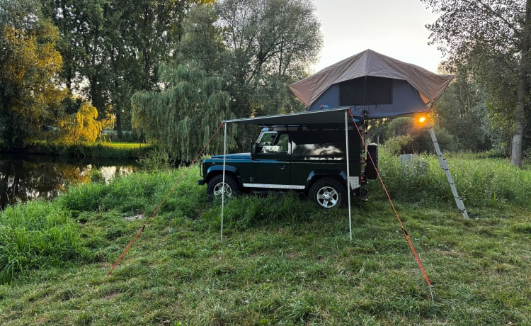 The Mail Man – Avontuurlijke Land Rover Defender 90 met nieuwe daktent en luifel