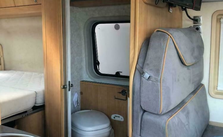 Lets go, life is too short – 2p Adria Mobil 600 Bus camper from 2008