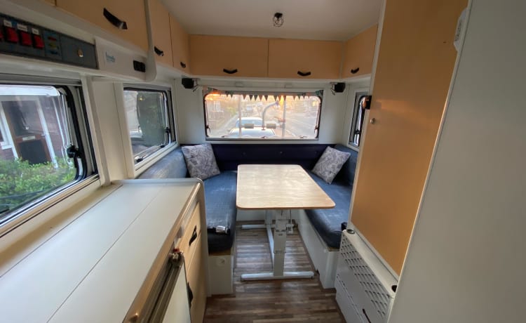 Friendly Camper – Neu gestaltetes Wohnmobil | Off-Grid-Arbeiten