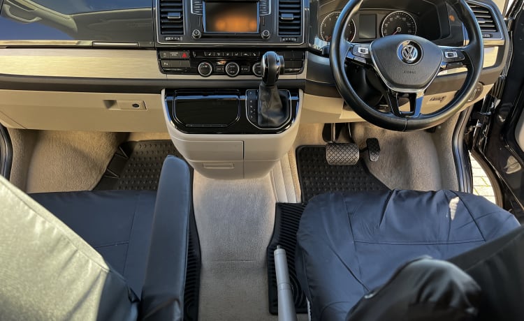 Falcon – 4-persoons Volkswagen campervan uit 2017