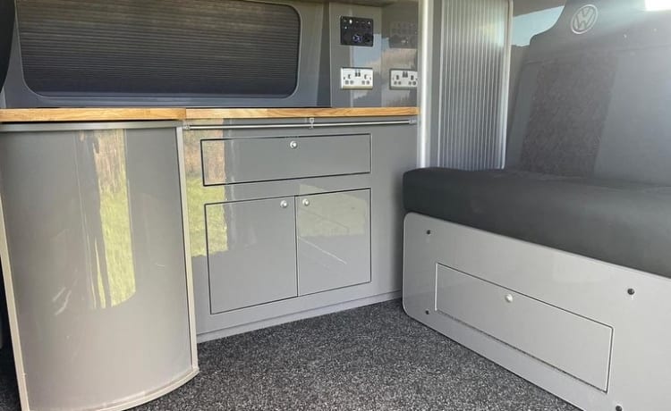 Carlos – 4 berth Volkswagen campervan from 2018