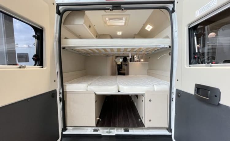 Berlin – The compact panel van with 4 sleeping places