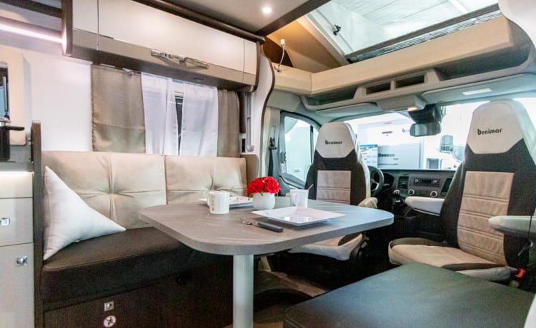 RILex – Mobil-home familial neuf (2023) pour 4 personnes, luxe Benimar.