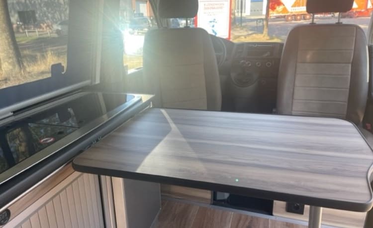 Autobus Volkswagen t5 4 posti del 2011 versione estesa