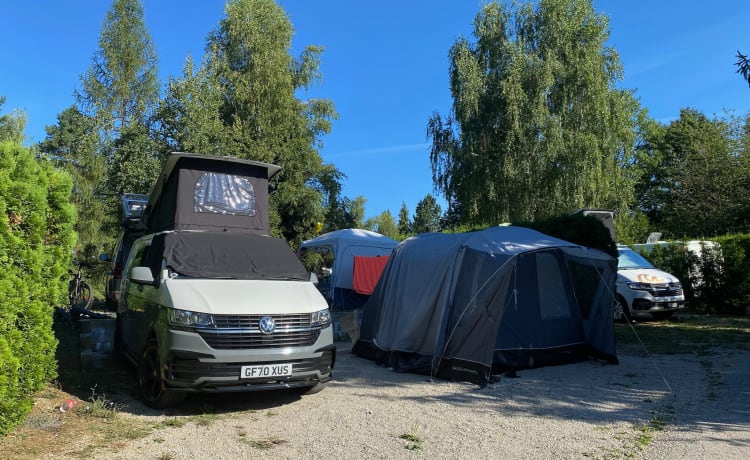 Fin – 4 berth 2020 Volkswagen T6.1 campervan with pop top 