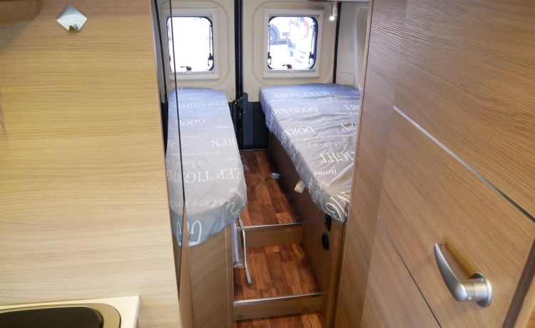 Ci Kyros 6.40 Meter, 2 sleeping- 4 seats, Long beds!!