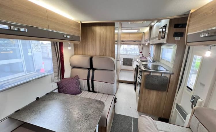 Majestic – Onze volledig beladen Eldiss-camper met 6 slaapplaatsen