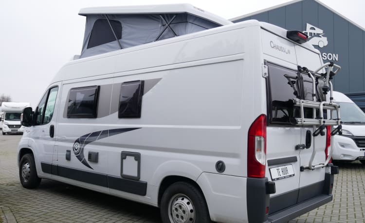 Chausson 6, Bus Camper 6 mtr mit Schlafdach, bis zu 6 Personen schlafen!!