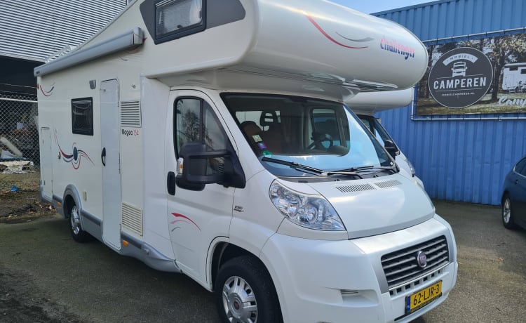 Mooie 6 pers. + 2* airco Challenger Alkoof camper
