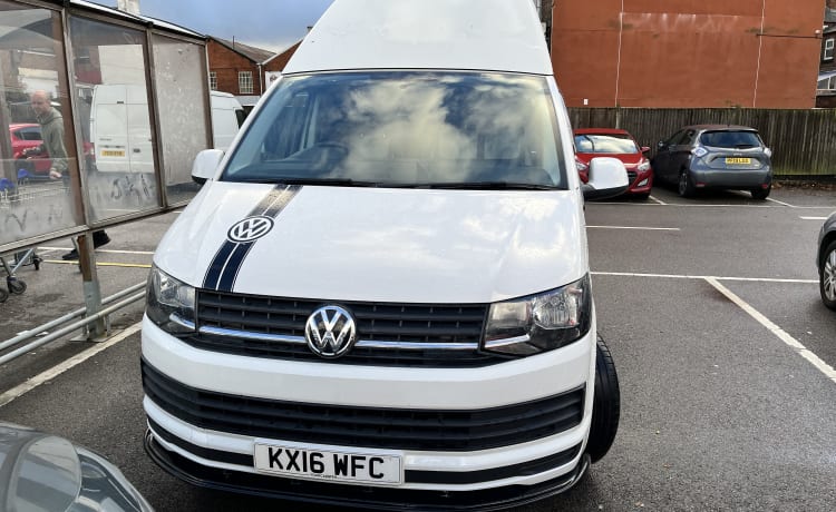 Winston – 4 berth Volkswagen Campervan from 2016