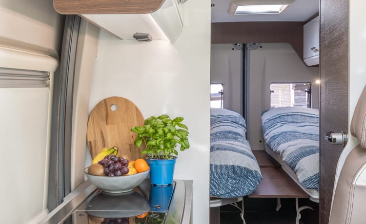 Off the Grid - 1 – Super neuer 6.36 Bus Camper mit Automatikgetriebe und Solarpanel, "of the Grid nr 1"