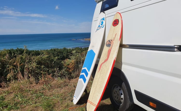 Boxer XL per persone alte, surf camper con ampio garage