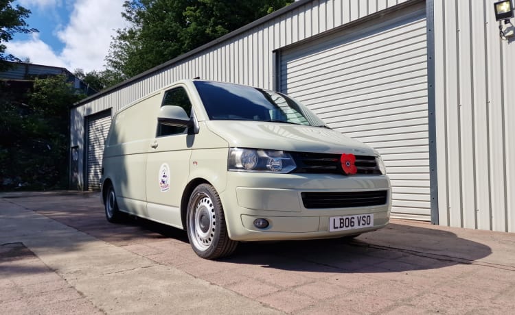 Lucille – 2-persoons Volkswagen campervan uit 2006