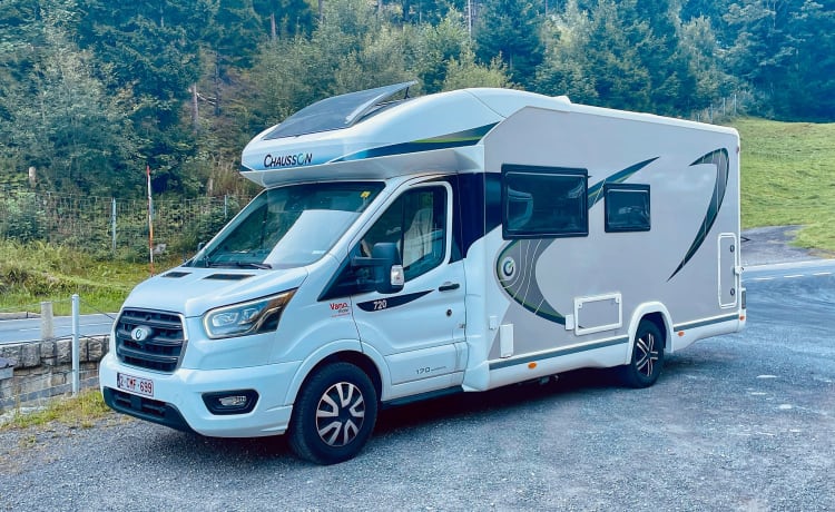 Chausson 720  Nordic edition semi integraal met stapelbed achteraan