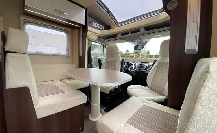 Mobilhome voor 4 personen – 4p Ford semi-integrated uit 2020