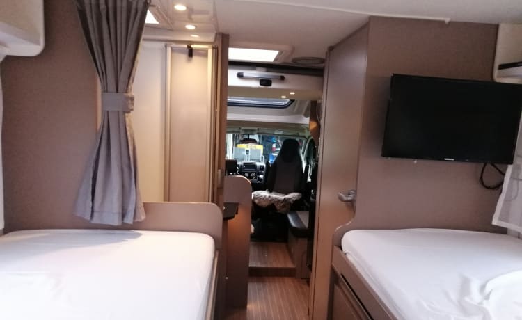 te huur mooie nieuwe intregaal motorhome