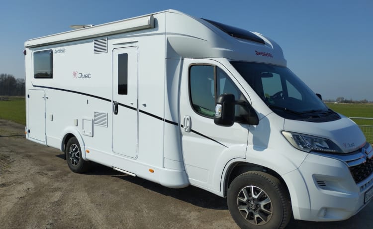 Mooie Dethleffs half integraal camper (Iris)