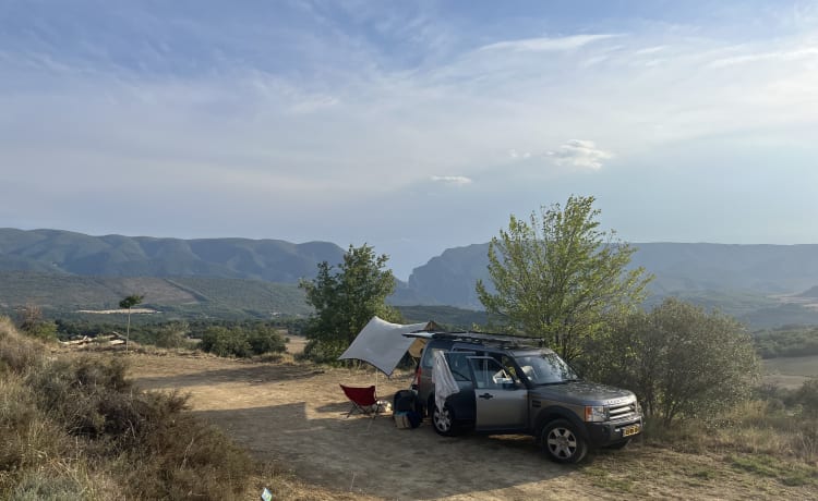 Land Rover Discovery 3 with 4p roof tent