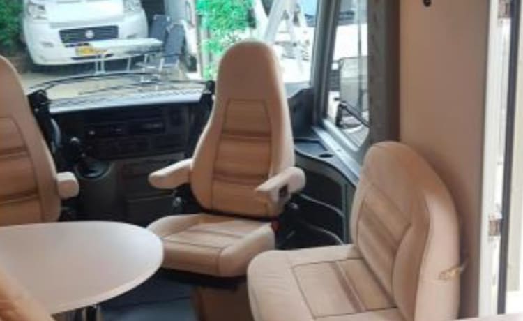 Adria – Spacious and luxurious family camper