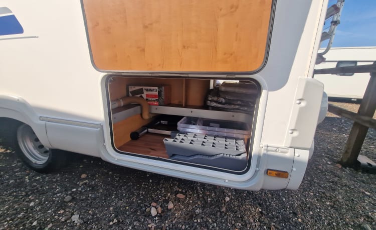 Roly Mo – 6 berth Roller Team with u shaped rear sofa