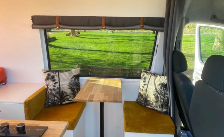 Off-Grid Bus Camper Volkswagen Crafter VW