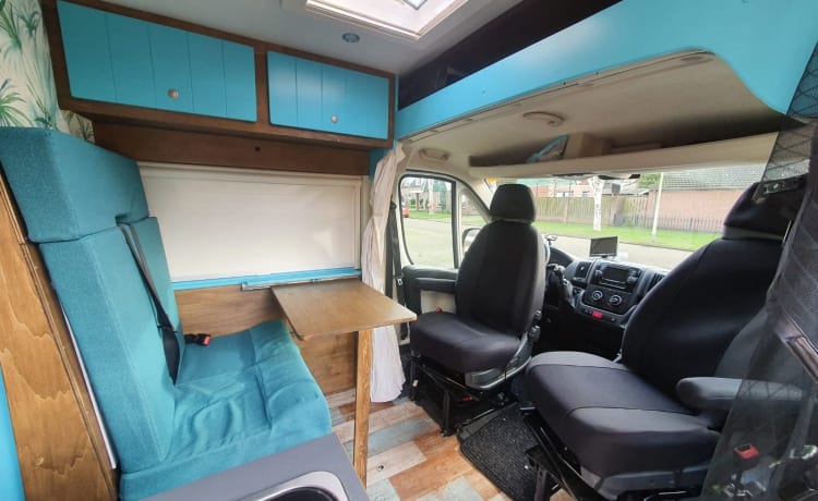 Cozy, very complete bus camper