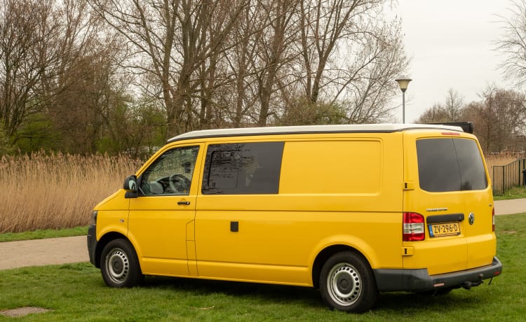 Yellow Submarine – Buscamper VW T5 Verlengd - Net een auto