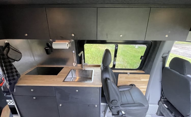 Mercedes-Benz Sprinter Adventure Camper 4 persone