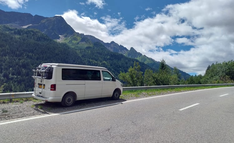 Gezellige 4p Volkswagen camper met nieuw interieur 