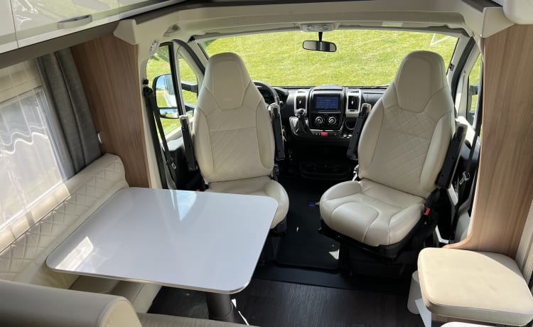 De luxe kampeerders  – Luxe 2-persoons Adria Coral 600SL Plus uit 2020