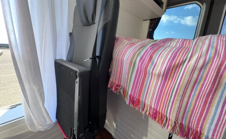 Dora – Campervan Valencia NL