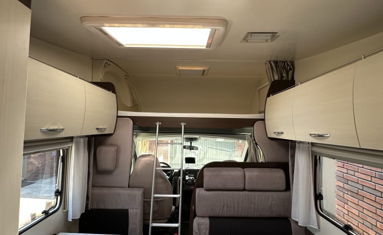 Camper Diem Familia 6 – 6p Benimar alcove uit 2015