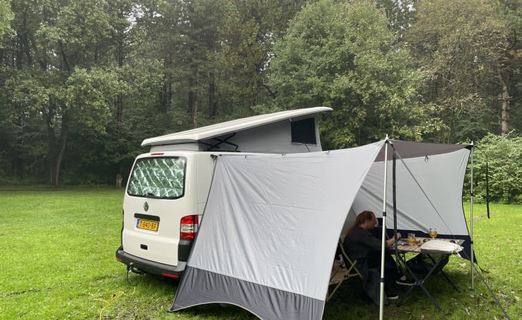 Mammoet – 4p Volkswagen campervan uit 2014