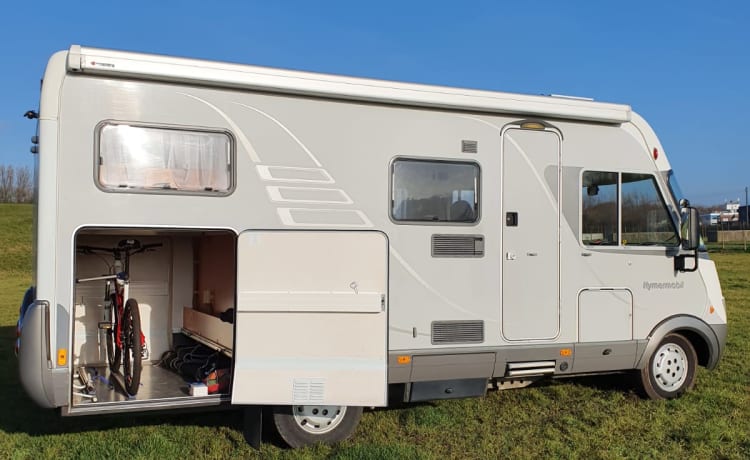 luxury hymer B514 with XXL garage