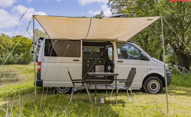 2015 – 4 Pers. Volkswagen Transporter t5 Buscamper 2015