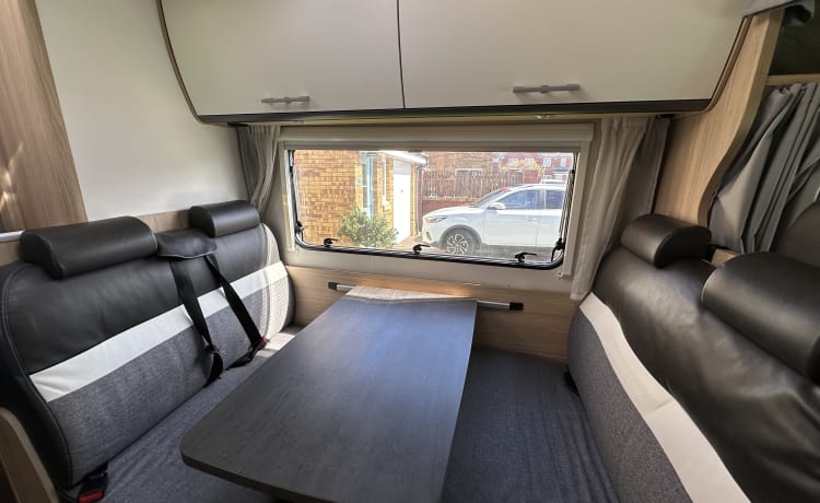 HARRY – Sleep 4 in comfort and luxury in our Sunlight A68 (2019)