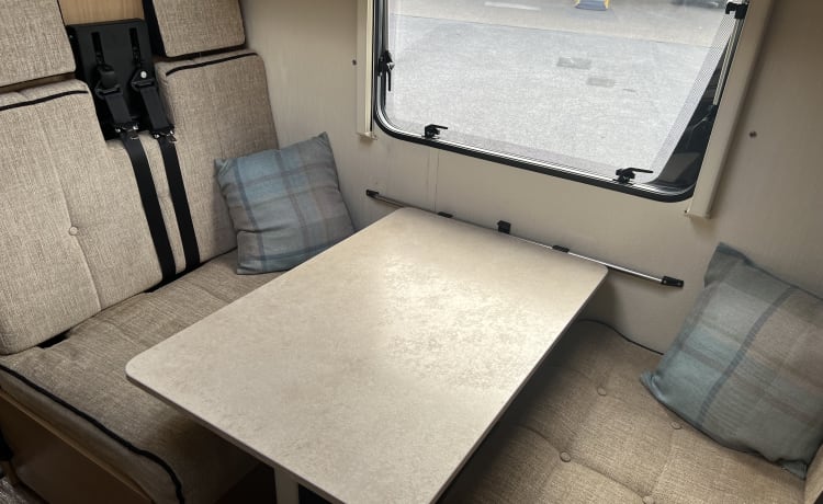 Andante – 6 berth Peugeot Elddis Signature 180