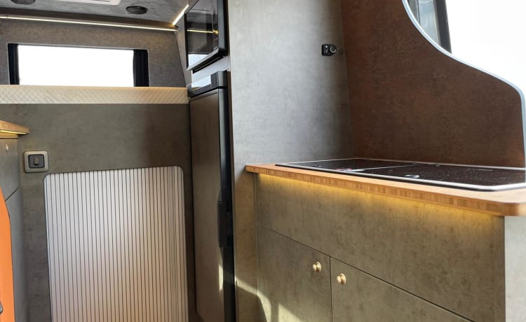 THUNDER – Stunning 2022 Luxury VW Crafter sleeps 4 - Liverpool