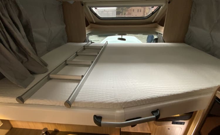 Exultare – Relaxed op stap met deze complete 4p camper.  Wel >3j C1 rijbewijs