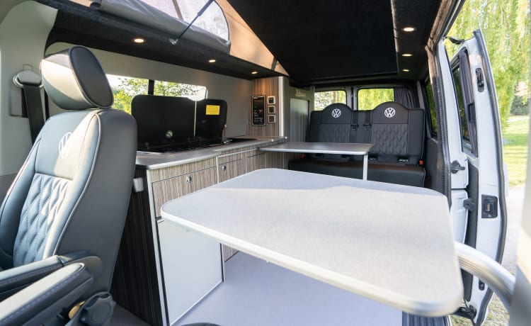 Eleanor  – Volkswagen T6 Highline LWB camper